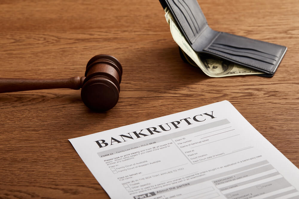 Pros & Cons Of Filing Bankruptcy In Canada